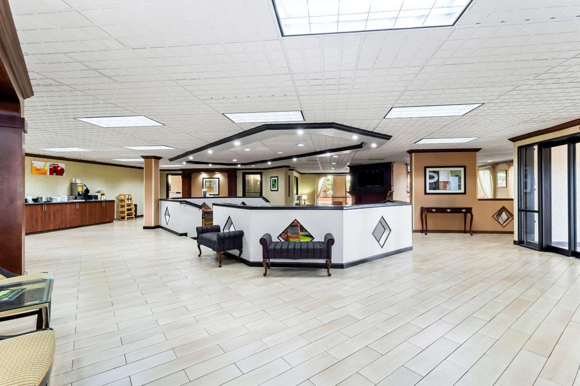 Quality Inn & Suites Florence Civic Center Exterior photo